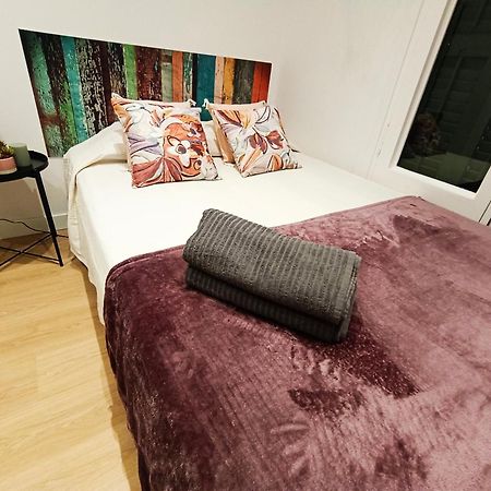 By Universitat Private Rooms Barcelona Exteriör bild