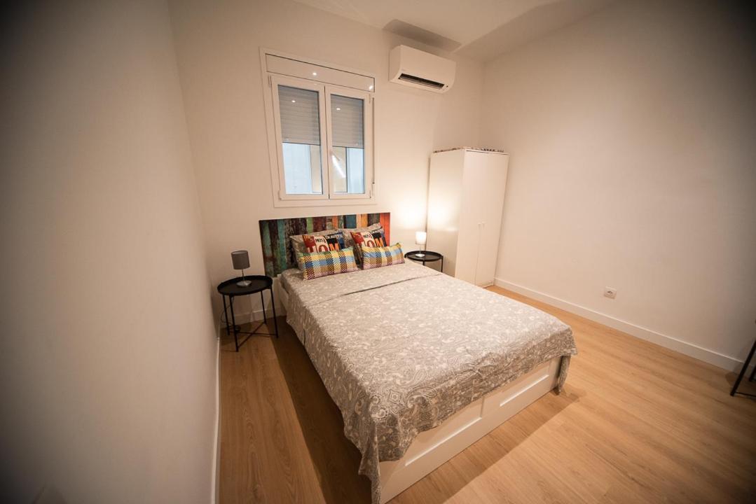 By Universitat Private Rooms Barcelona Exteriör bild