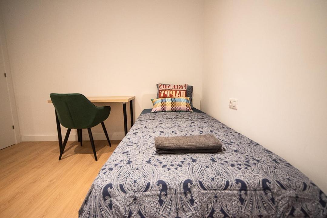By Universitat Private Rooms Barcelona Exteriör bild