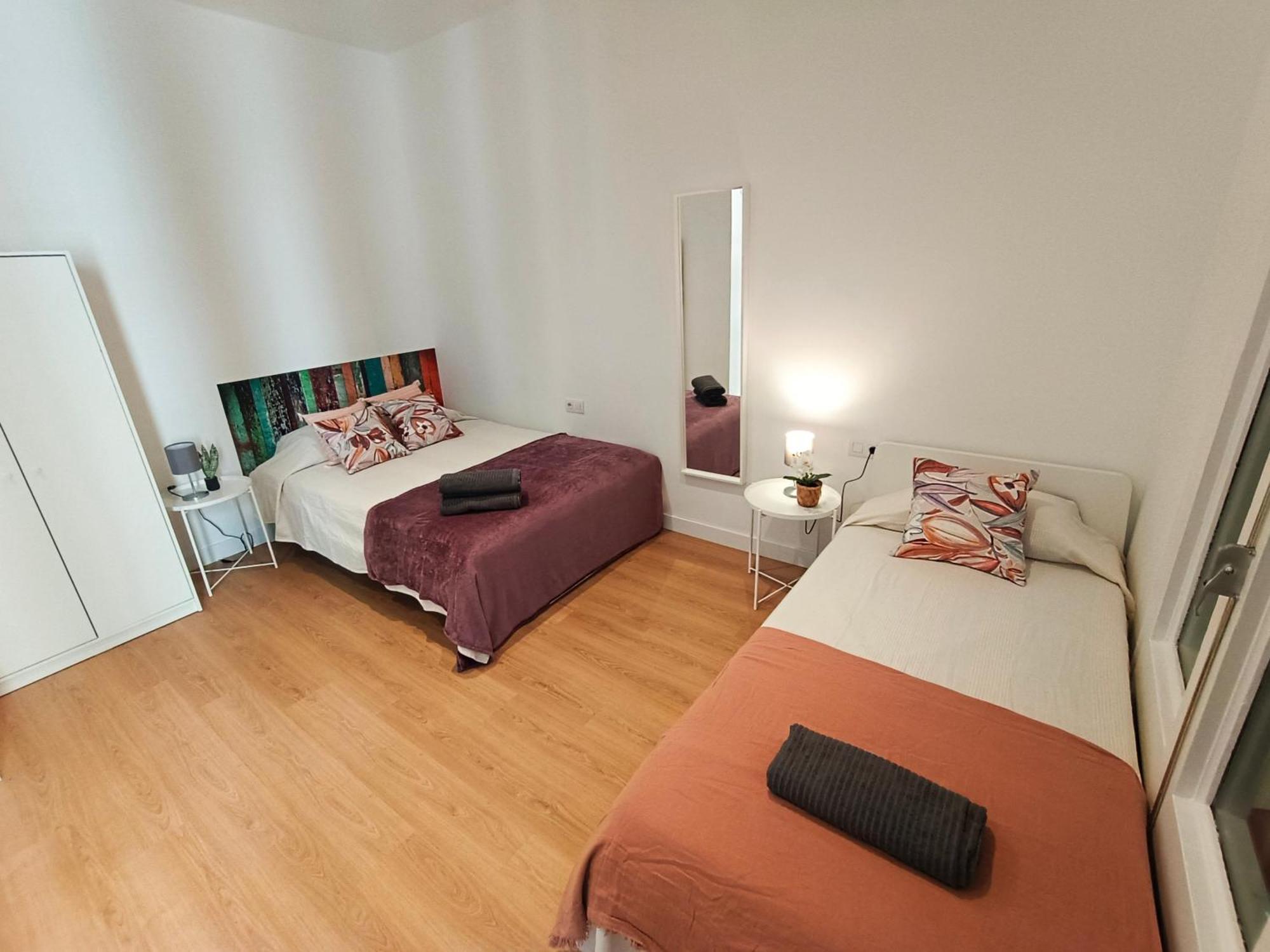By Universitat Private Rooms Barcelona Exteriör bild