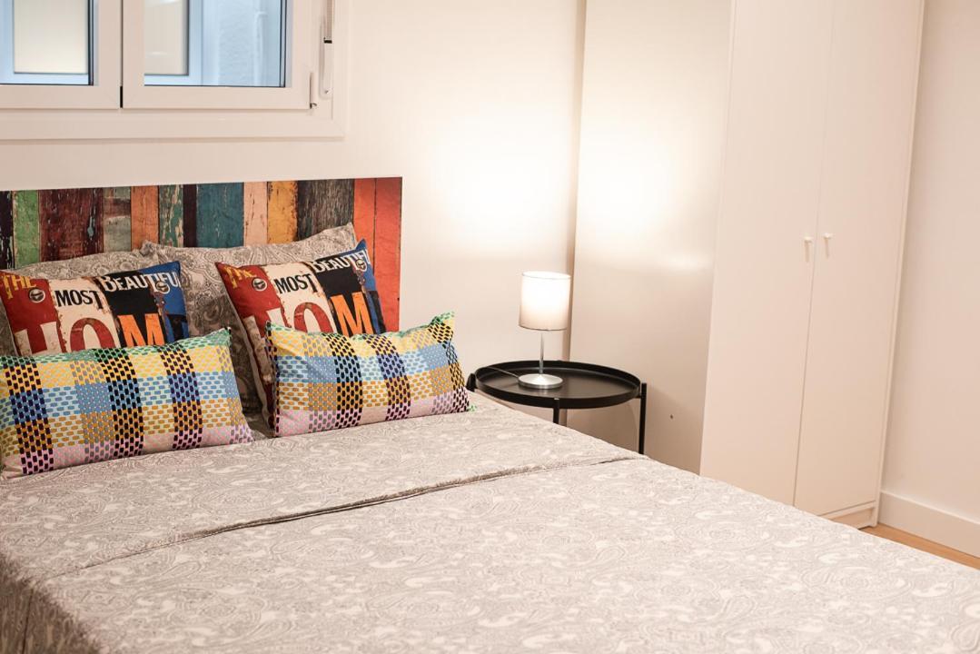 By Universitat Private Rooms Barcelona Exteriör bild