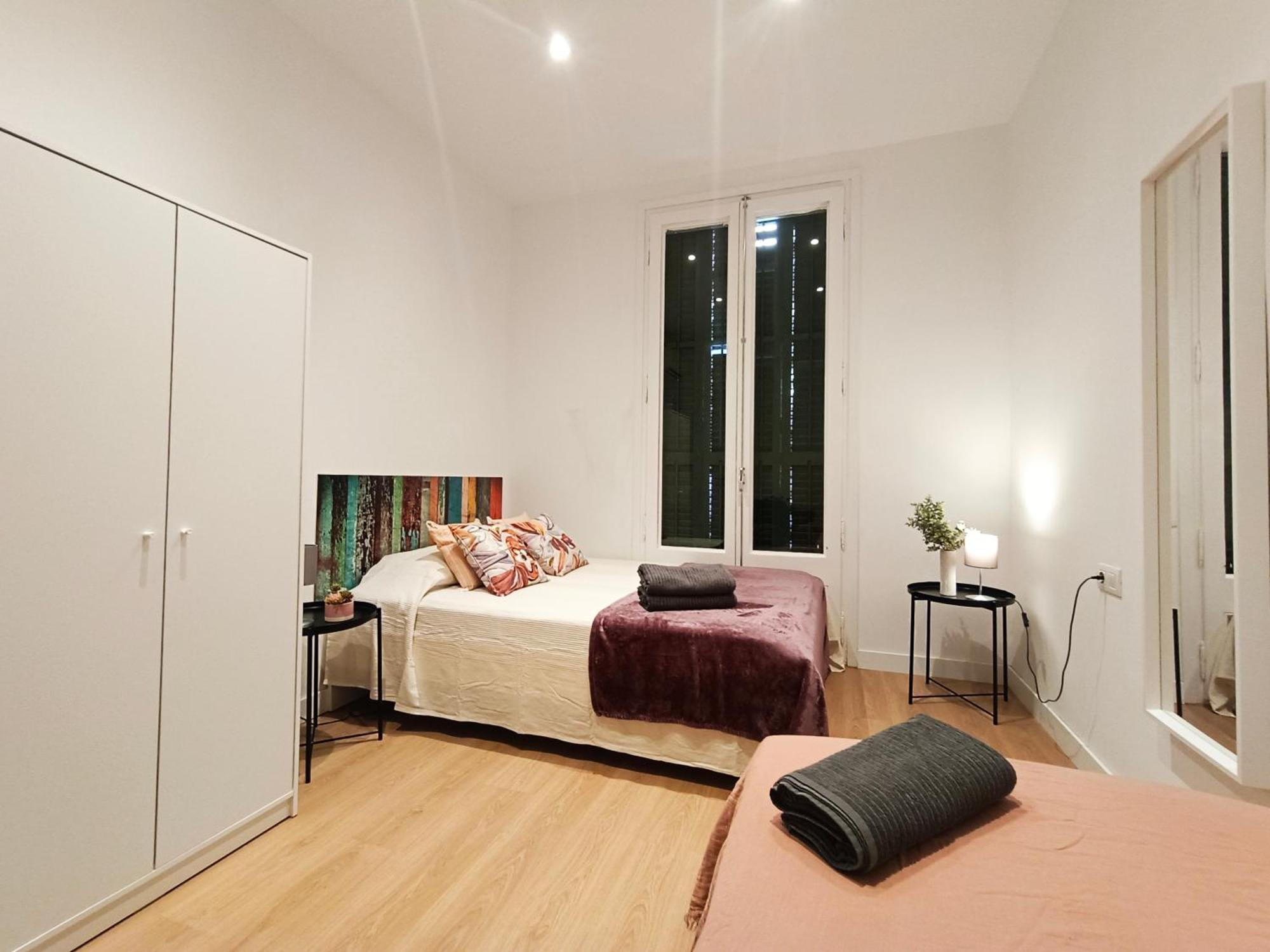 By Universitat Private Rooms Barcelona Exteriör bild