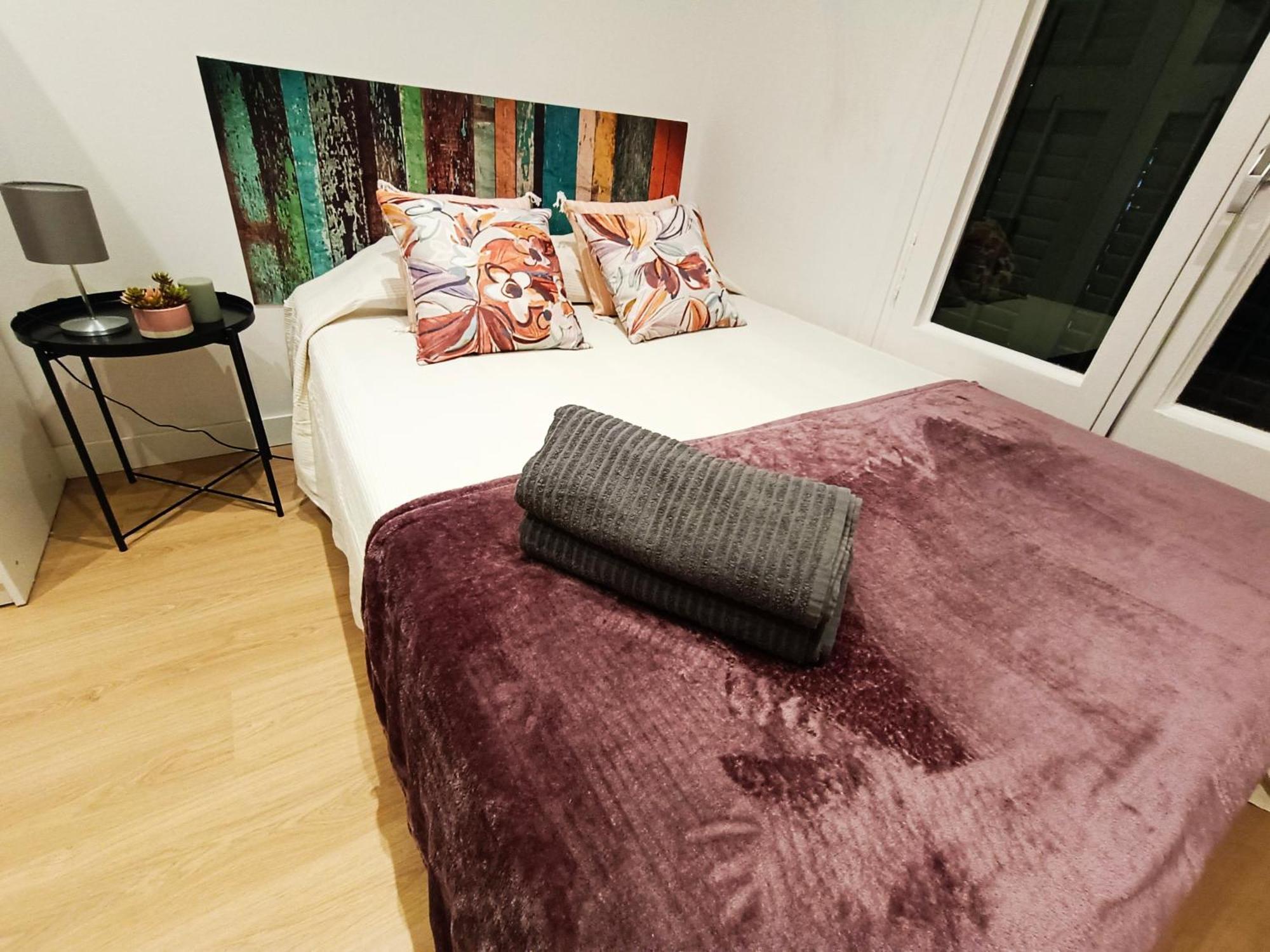 By Universitat Private Rooms Barcelona Exteriör bild